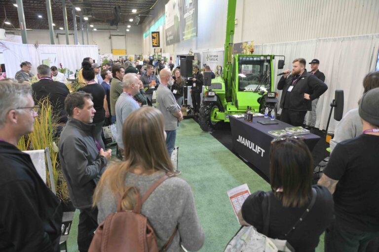 Démonstration en direct d'un founisseur dans un kiosque de l'Expo Québec Vert